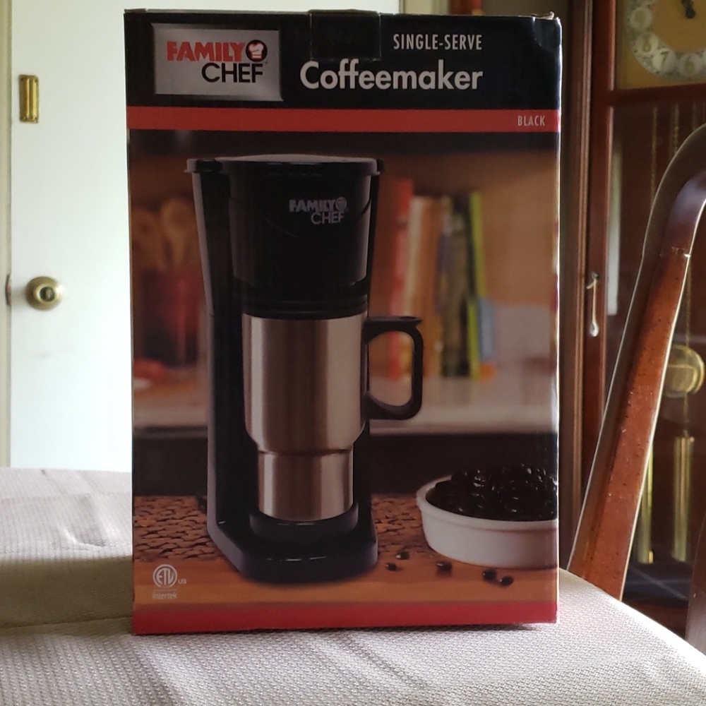 Coffee maker with a travel mug